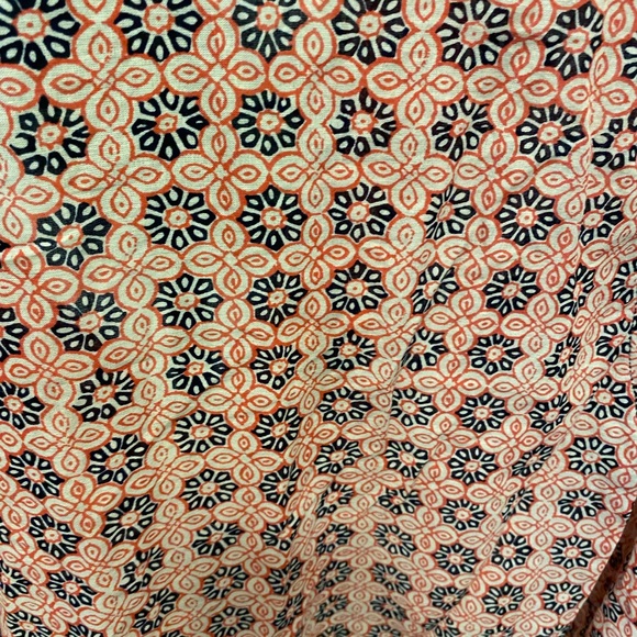 Ava Christine Geometric Medallion Print Top Lightweight 1X - Picture 6 of 8